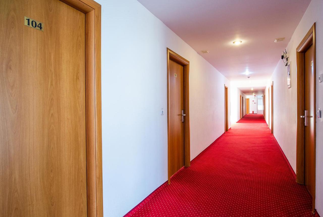 Hotel Dana Satu Mare Luaran gambar